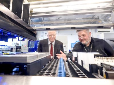 Professor Chris Whitty at the NU-OMICS lab