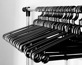 a row of wooden benches sitting on top of a metal rack