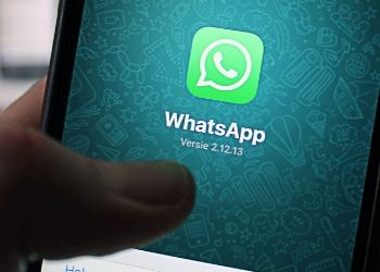 a hand holding a cellphone