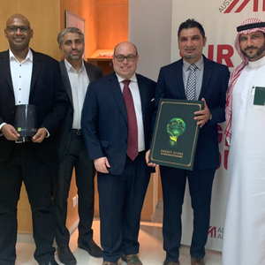Christoph Pfeifer, Austrian commercial counsellor, honours Dr. Muhammad Wakil Shahzad, winner of the Energy Globe Award Saudi Arabia.